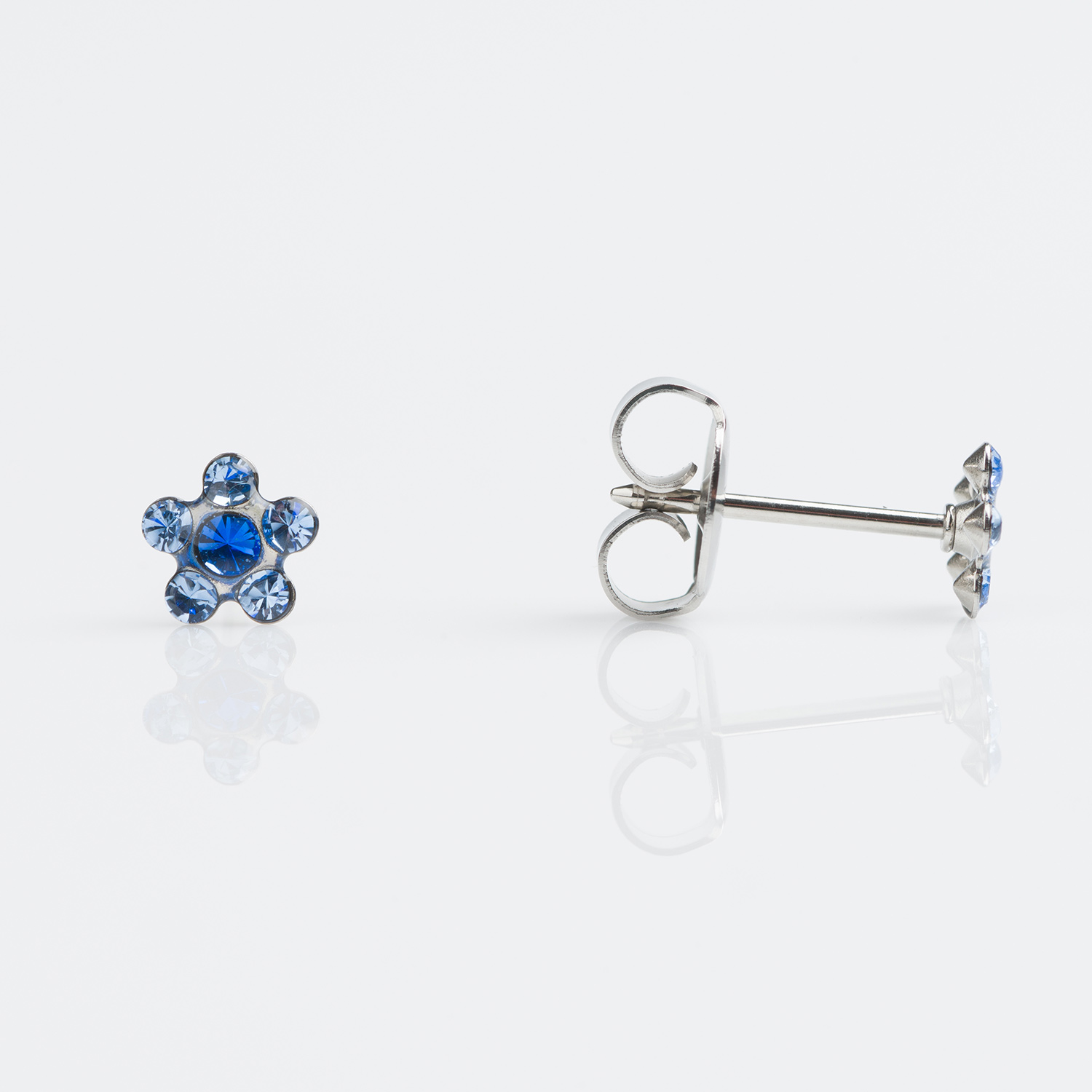 7512-6399 – Studex Stainless Stone Daisy Light Sapphire Piercing Earrings