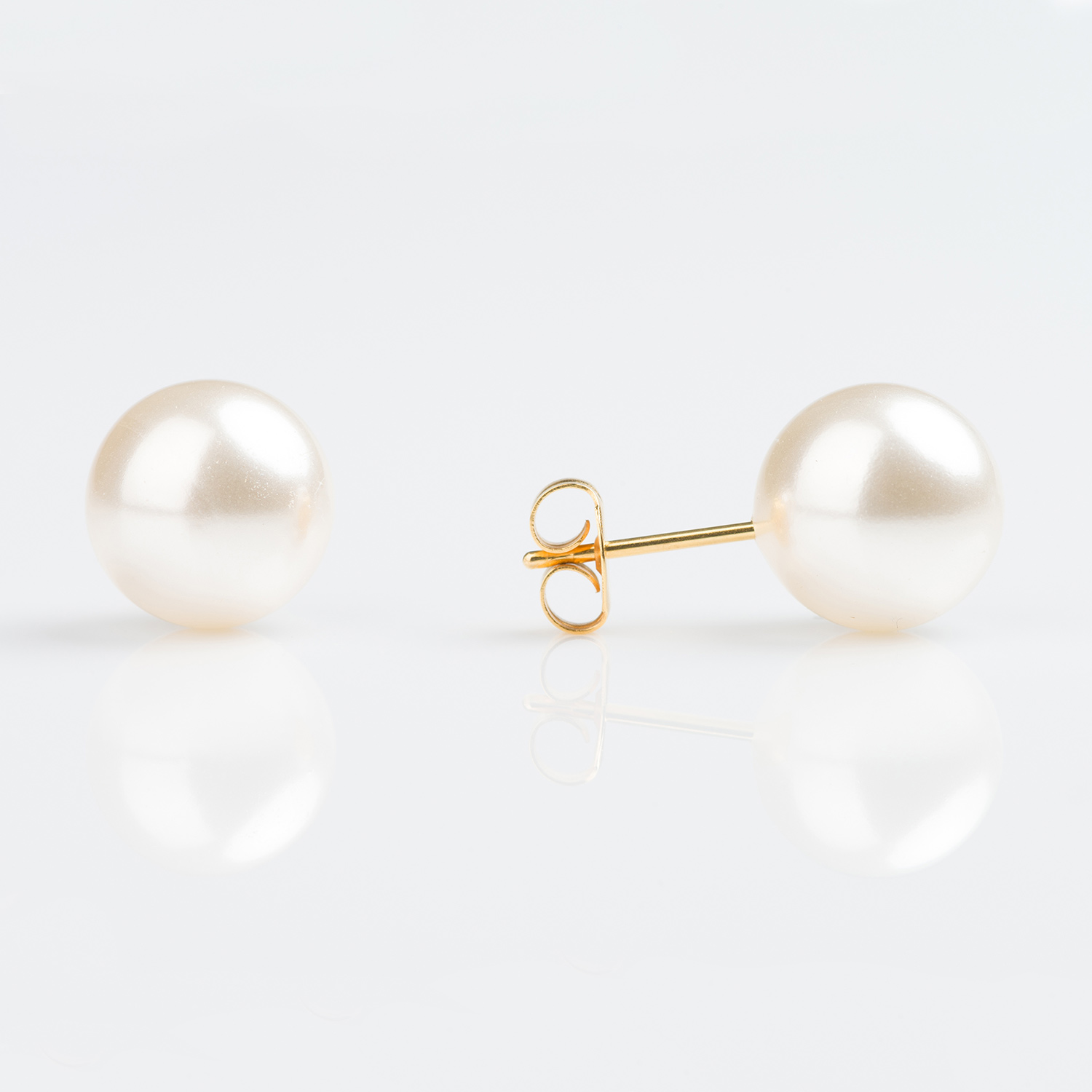 S690STX – Sensitive Gold Plated 10mm White Pearl Stud